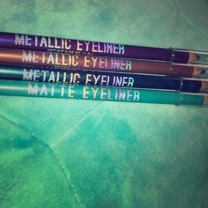 4 Metallic eyeliner pencils